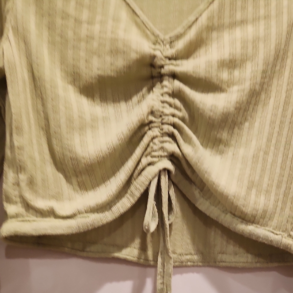 Green Ribbed Ruched Tie Front Blouse - Picture 5 of 11